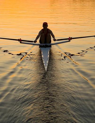 Veslař v západu slunce.png